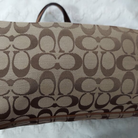 Vintage Coach Brown Jacquard Shoulder Bag with Signature Monogram - Picture 6 of 9